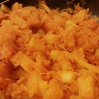 Тушеная картошка с капустой