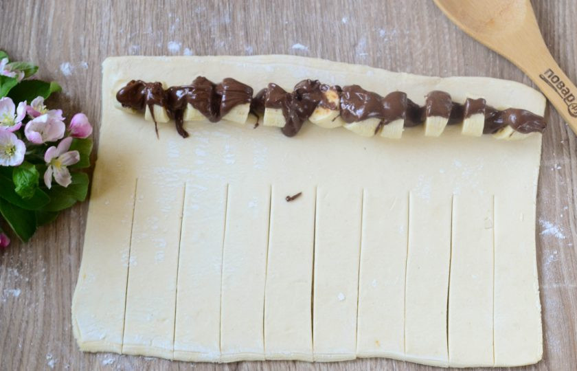 1. Этап. Шоколадное кольцо: Сверху банан полейте 