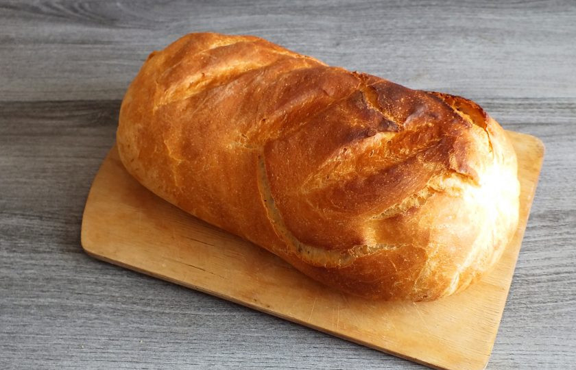 1. Этап. Хлеб в рукаве: По истечении времени достаньте хлеб из духовки и сразу же снимите рукав для запекания. Переложите хлеб на доску, охладите. После подавайте к столу.