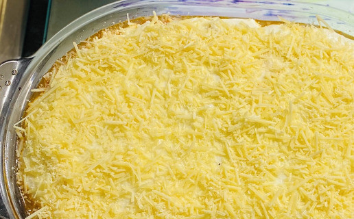 1. Этап. Кабачковая лазанья с фаршем и соусом бешамель: Сверху посыпать сыром. Поставить в духовку на 180 