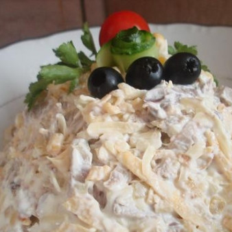 Салат из языка с орехами