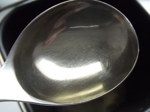 1. Этап. Хлеб на картофельном отваре: 3. Вливаем рафинированное масло.