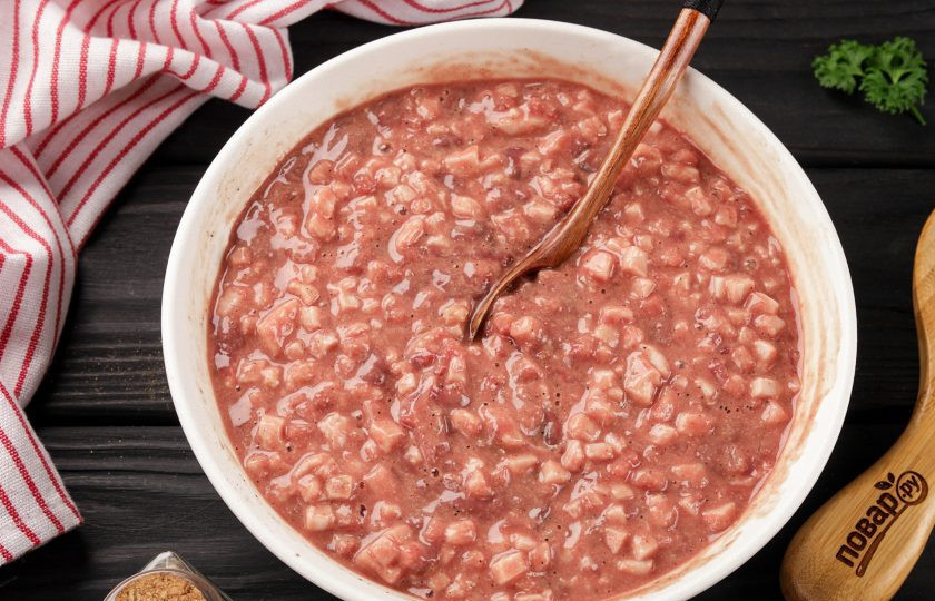 1. Этап. Сальтисон из свиной печени: Всё тщательно перемешайте.