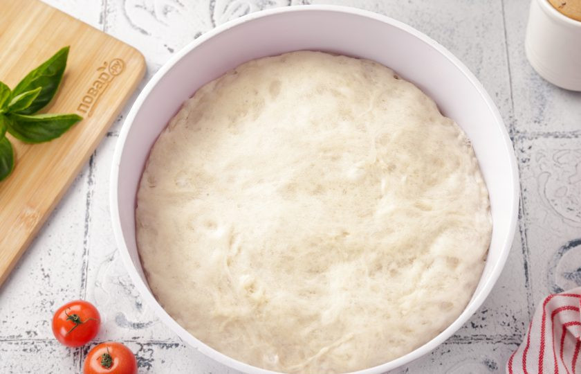 1. Этап. Пицца Нью-йорк: Готовое тесто должно увеличиться в объёме почти в два раза.