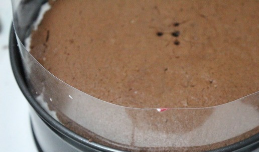 1. Этап. Шоколадный торт Для тебя: Выложить корзинку в кольцо. В корзинку выложить крем. Накрыть крышкой бисквита.