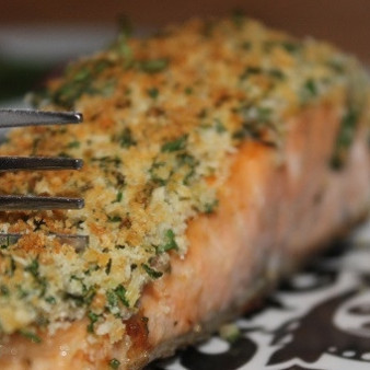 Лосось с хрустящей корочкой на сковороде