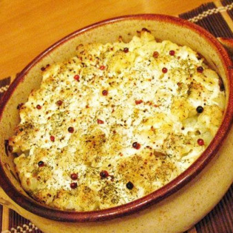 Цветная капуста с курицей, запеченная в духовке