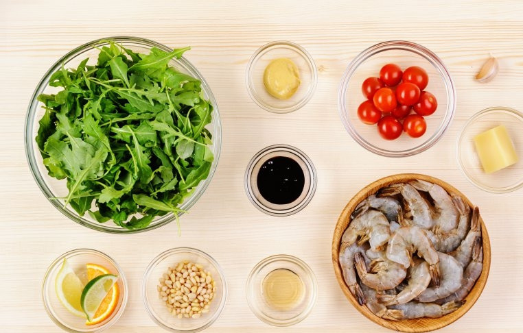 1. Этап. Салат Руккола с креветками: Подготовьте все необходимые продукты.