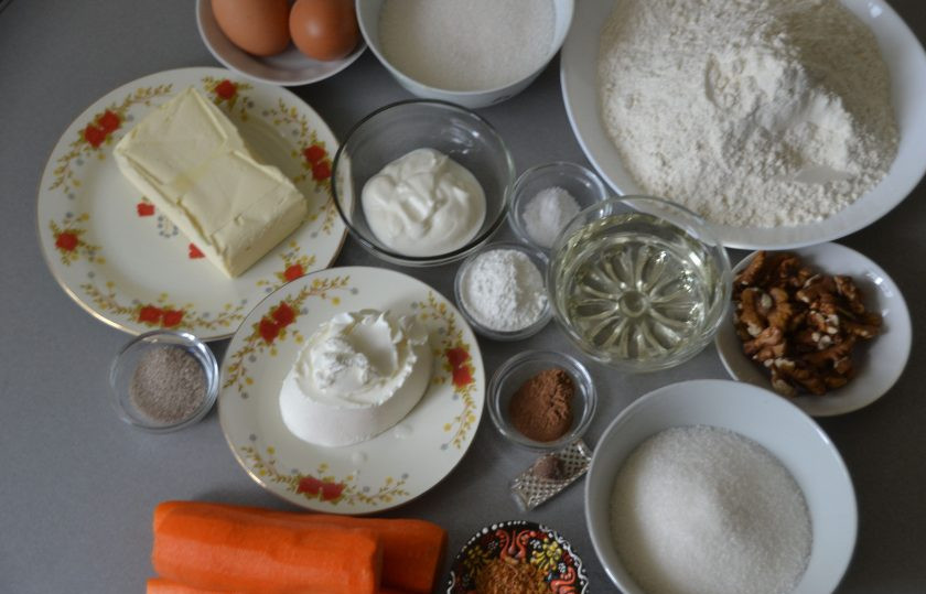 1. Этап. Самый простой морковный торт: Подготовьте ингредиенты.