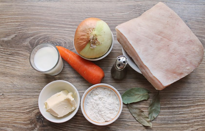 1. Этап. Свинина по-датски: Подготовьте все необходимые ингредиенты для приготовления свинины по-датски.