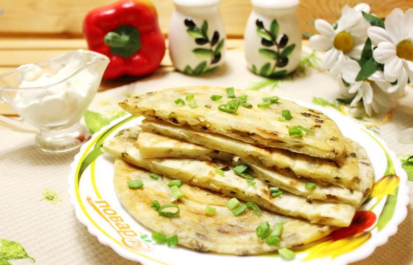 1. Этап. Китайские слоеные лепешки: Вкуснейшие слоеные китайские лепешки готовы. Подавайте к столу со сметаной.