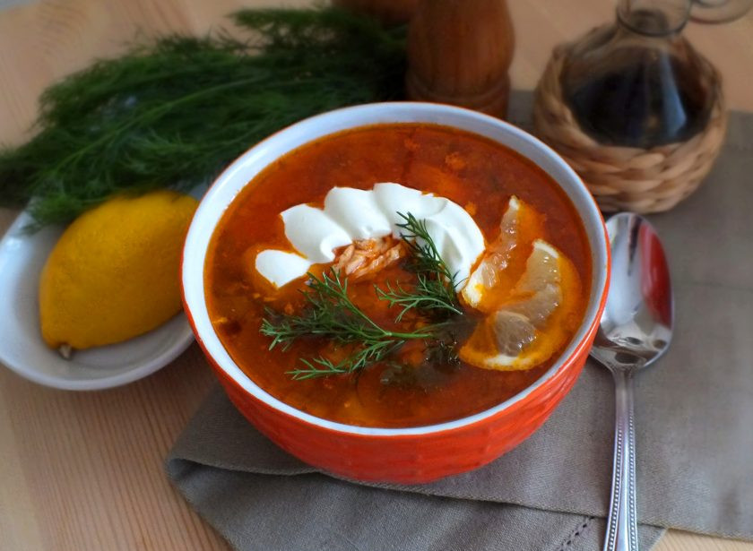 1. Этап. Рыбная солянка: 10. Выключите огонь, накройте крышкой и оставьте на 20 минут. После можно подавать с зеленью и сметаной. Приятного!