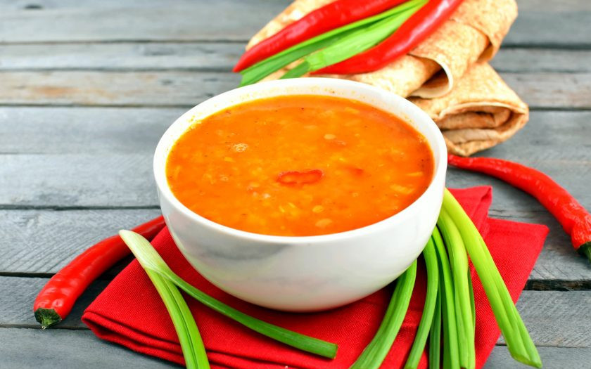 1. Этап. Суп из чечевицы «Масурдал»: Подавайте масурдал горячим, с лепешками и свежей зеленью.