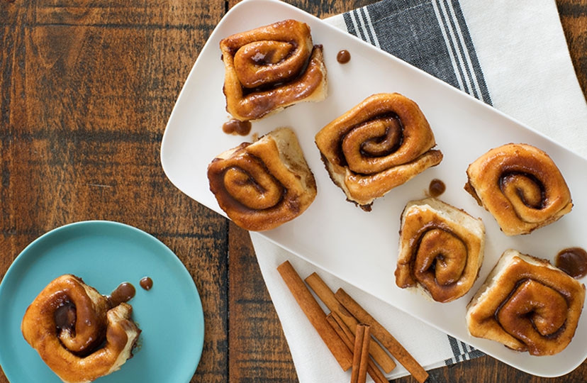 1. Этап. Улитка с корицей (оригинальный рецепт): Выпекаем при температуре 180 градусов на протяжении 25-30 минут. Булочки с корицей готовы, приятного аппетита :)