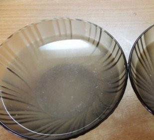 1. Этап. Пельмени с бульоном: 1. Бульон (у меня уже был готовый) отцеживаем и чуть остужаем.