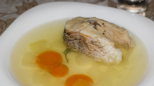 1. Этап. Рыбный суп из щуки: 8. На тарелку выложить кусочек рыбы и налить суп. Вот и весь простой рецепт рыбного супа из щуки.