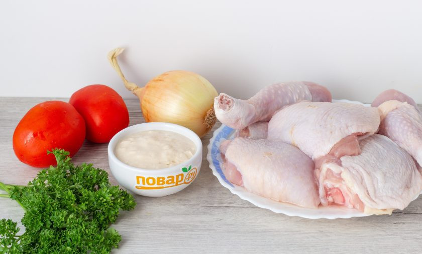 1. Этап. Курица, запеченная в ряженке: Подготовьте все необходимые ингредиенты.