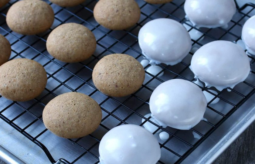 1. Этап. Вкусные пряники: 14. Выложите пряники на решетку для застывания глазури, а затем наслаждайтесь ими.