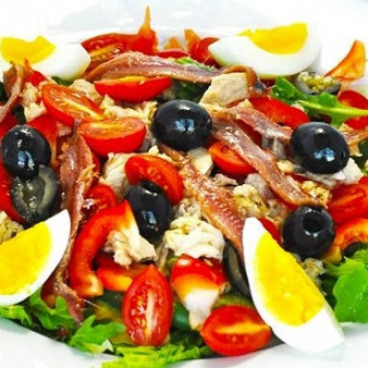 Салат из консервированного тунца