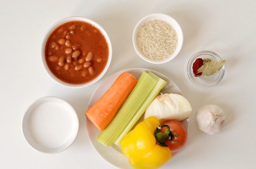 1. Этап. Карибский суп: Подготовьте все ингредиенты.