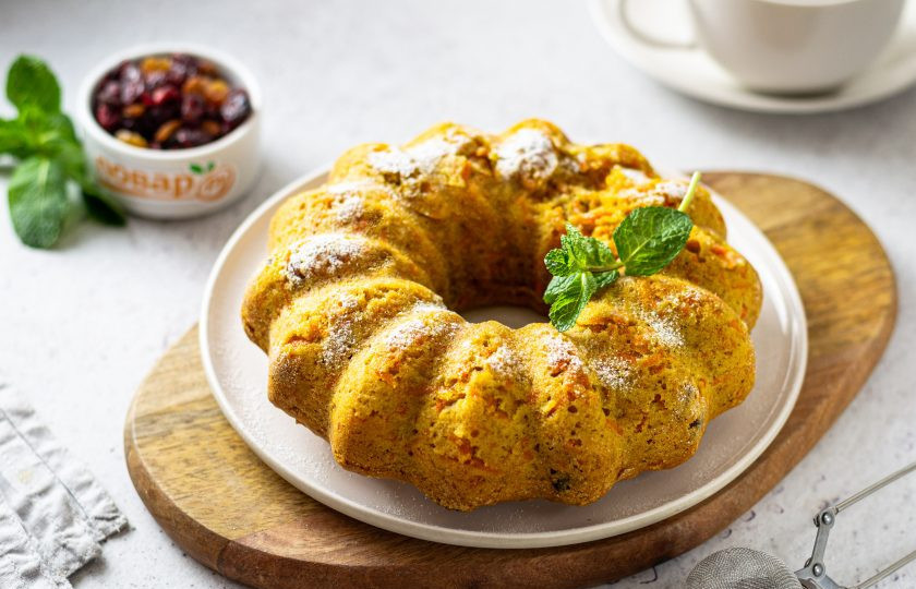 1. Этап. Веганский морковный кекс: Достаньте пирог, оставьте на 1 час остывать. Перед подачей можно посыпать сахарной пудрой. Приятного аппетита!