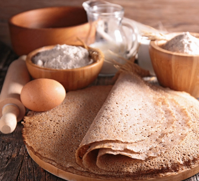 1. Этап. Блины гречишные без дрожжей: Выпекайте блины без масла на сильном огне до румяного цвета с каждой стороны. Приятного аппетита!