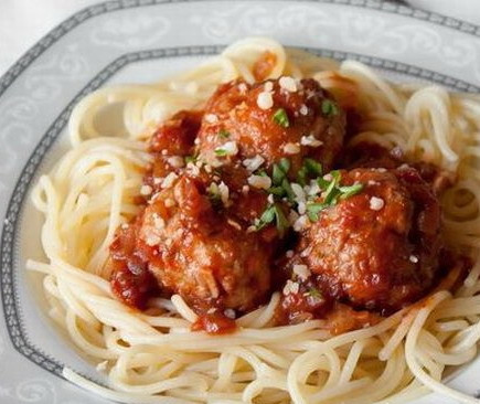 1. Этап. Тефтели из курицы в духовке: Готовые тефтели можно подавать с любым гарниром. Или просто с овощами. Приятного аппетита!