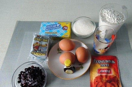 1. Этап. Капкейки на день рождения ребенка: 1. Берем все ингредиенты для приготовления капкейков.