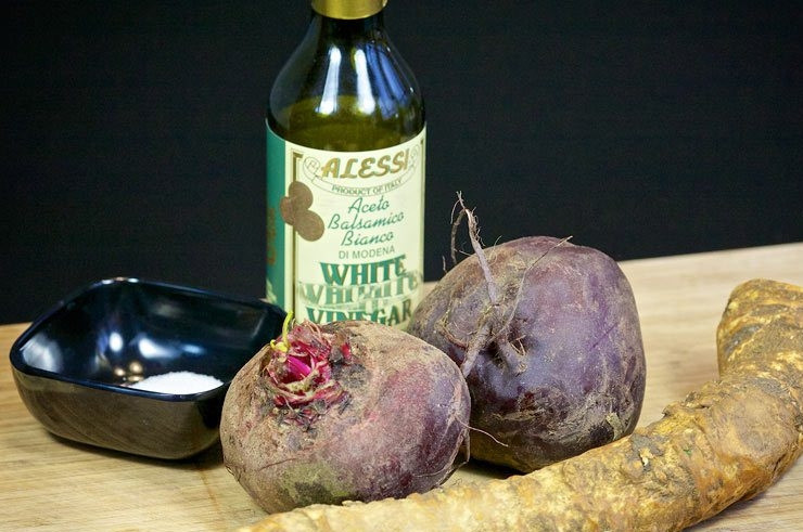 1. Этап. Хрен со свеклой по-домашнему: 1. Подготовьте все ингредиенты.