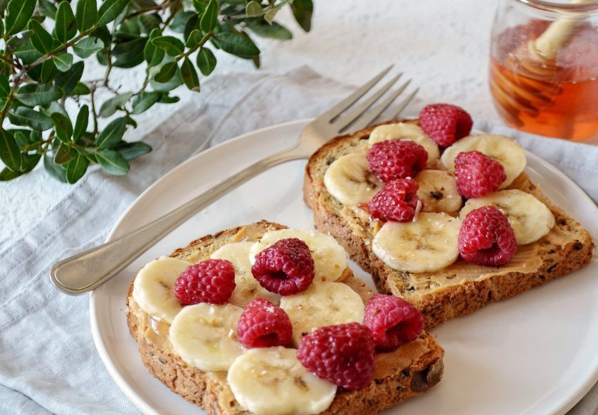 1. Этап. Тосты с арахисовой пастой: Тосты с арахисовой пастой готовы, приятного аппетита!