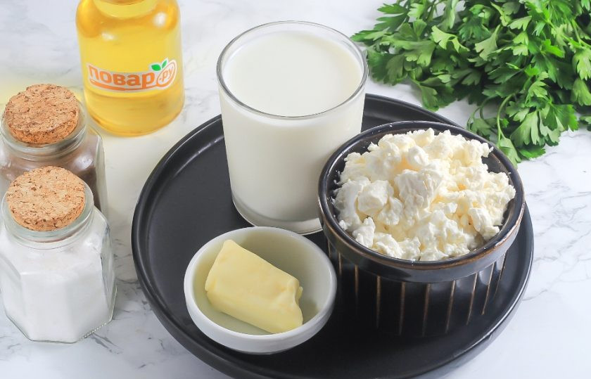 1. Этап. Домашняя брынза из творога: Подготовьте указанные ингредиенты. Творог и молоко можно использовать любой жирности.