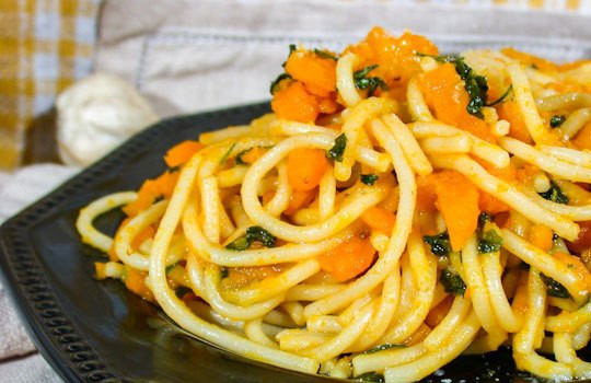 1. Этап. Паста с тыквой и сыром: Готовое блюдо присыпаем тертым сыром и подаем к столу. Приятного аппетита!