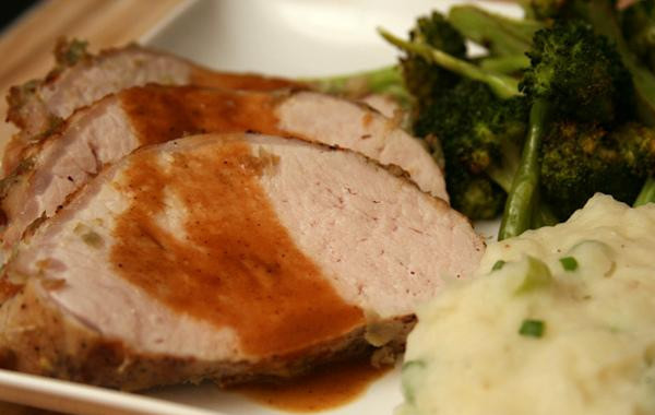 1. Этап. Свиная корейка с травами: 4. Растопить сливочное масло в средней кастрюле на среднем огне. Добавить муку и готовить, взбивая, до бледно-золотистого цвета, около 3 минут. Взбить с вермутом и варить, пока соус немного не загустеет, около 3 минут. Подавать нарезанную свиную корейку с приготовленным соусом.