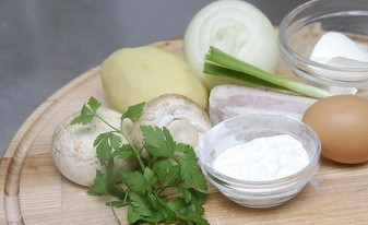 1. Этап. Картофельные колбаски: 1. Берем все необходимые ингредиенты.