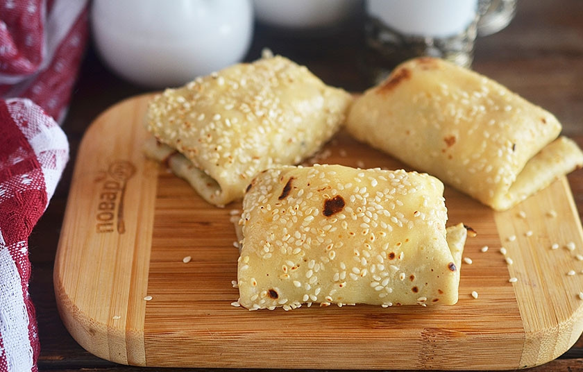 1. Этап. Творожные блины с кунжутом и изюмом: 9. Приятного аппетита!