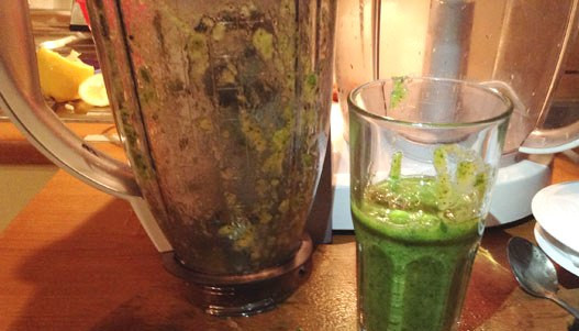 1. Этап. Жиросжигающий зеленый коктейль: Через пару минут жиросжигающий зеленый коктейль готов! Приятного аппетита!