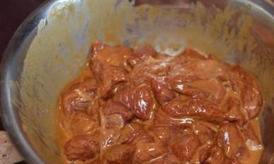 1. Этап. Говядина в кисло-сладком соусе по-китайски: И соевый соус. Все хорошенечко перемешиваем и отставляем в сторонку минут на 20.