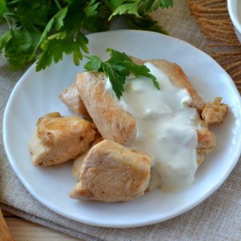 Филе курицы под соусом