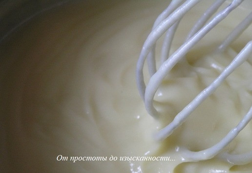 1. Этап. Кокосовый торт-безе с ананасами: Постоянно помешивая, варите на минимальном огне до загустения, снимите с огня.