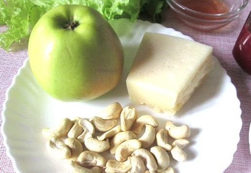 1. Этап. Салат «Отдых»: Продукты для приготовления. Фруктовый соус брала брусничный. Ликёр заменила на полусладкое вино.