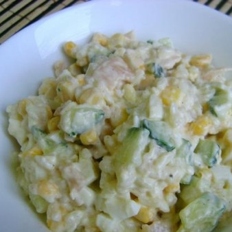 Салат с кальмарами консервированными