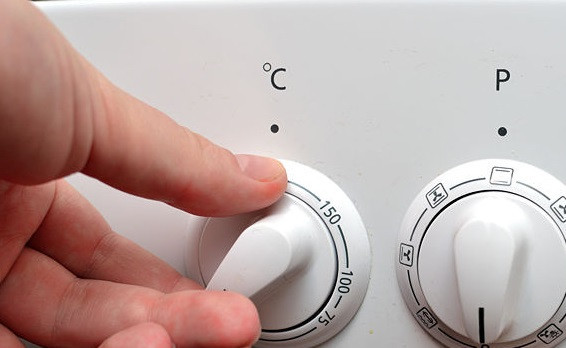 1. Этап. Минтай в духовке: 1. Включите духовку нагреваться на 200 градусов.