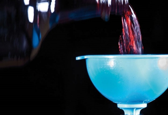 1. Этап. Вино из малины: 6. После можно разливать по бутылкам и убирать в темное и прохладное место на пару-тройку месяцев.