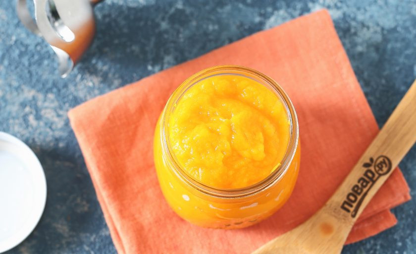 1. Этап. Пюре из тыквы без сахара на зиму: Готовое пюре поставьте на плиту и доведите до кипения, после чего, ещё горячим, разложите в чистые стерилизованные баночки для хранения в погребе или холодильнике.