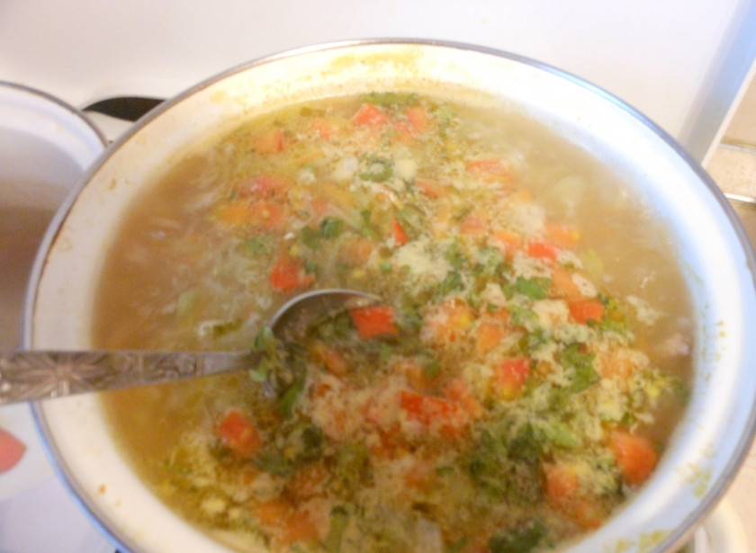 1. Этап. Щи без картошки: Перемешайте. Если все овощи готовы, выключите огонь и дайте щам настоятся минут 10-15 под крышкой.