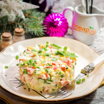 Салат с крабовыми палочками на Новый год