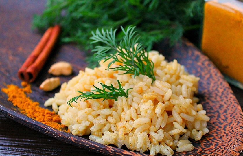 1. Этап. Рис с куркумой: Вкусный и полезный индийский рис с пряностями готов. Кушайте на здоровье.