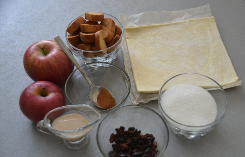 1. Этап. Ленивый яблочный штрудель: Подготовьте ингредиенты.