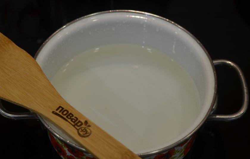 1. Этап. Баклажаны на зиму (как грибы): 2. Вскипятите воду, добавьте сахар, соль и уксус.