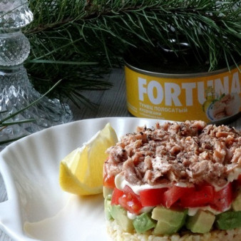 Салат с булгуром и тунцом